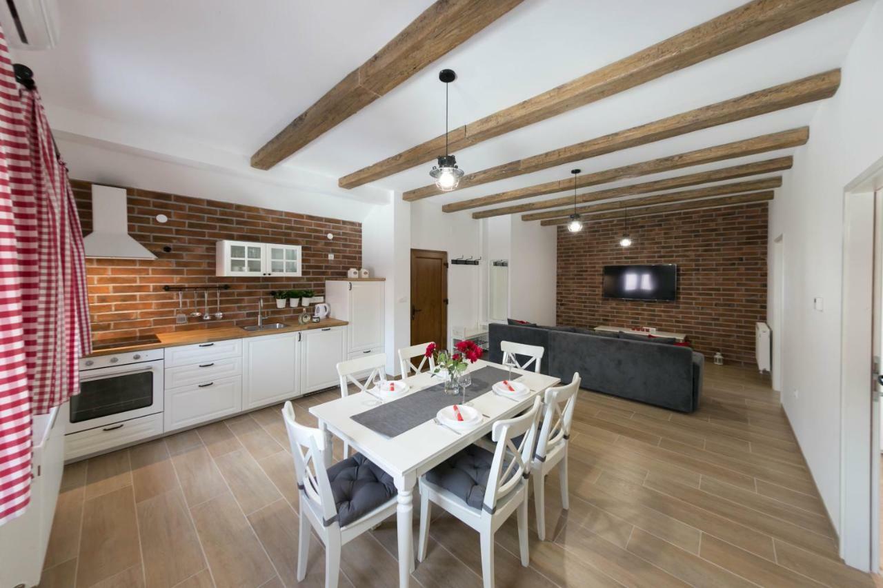 House Smolcic Appartement Otočac Buitenkant foto