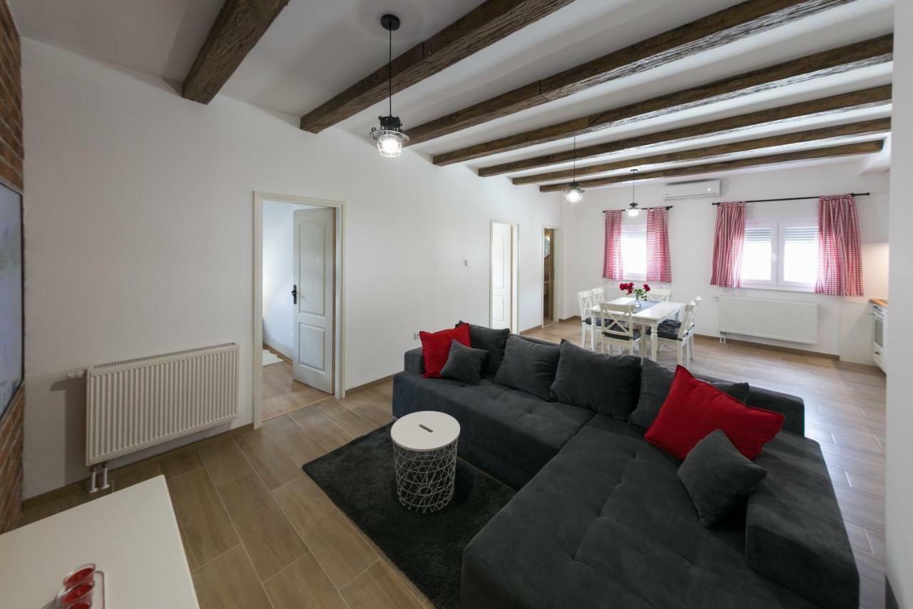House Smolcic Appartement Otočac Buitenkant foto