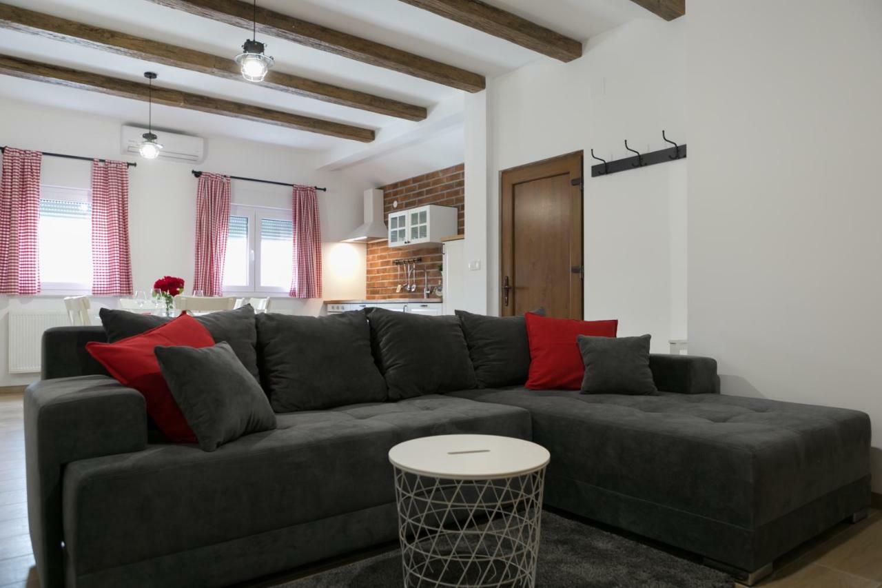 House Smolcic Appartement Otočac Buitenkant foto