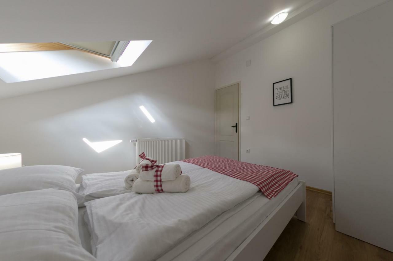 House Smolcic Appartement Otočac Buitenkant foto