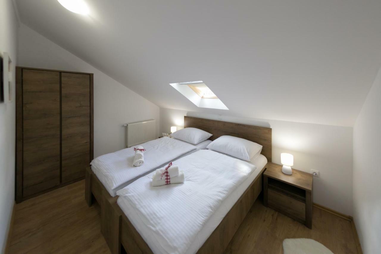 House Smolcic Appartement Otočac Buitenkant foto