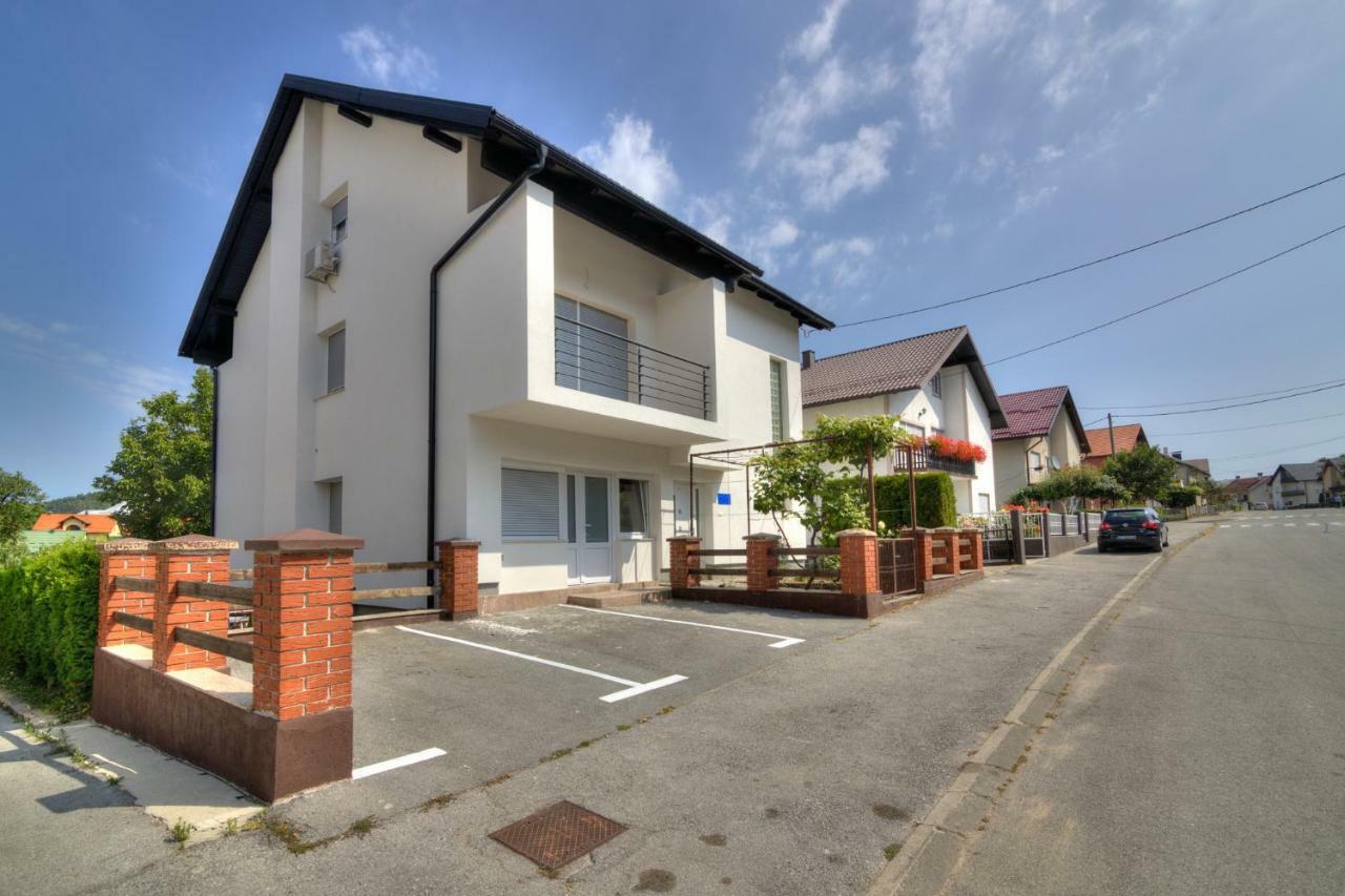 House Smolcic Appartement Otočac Buitenkant foto