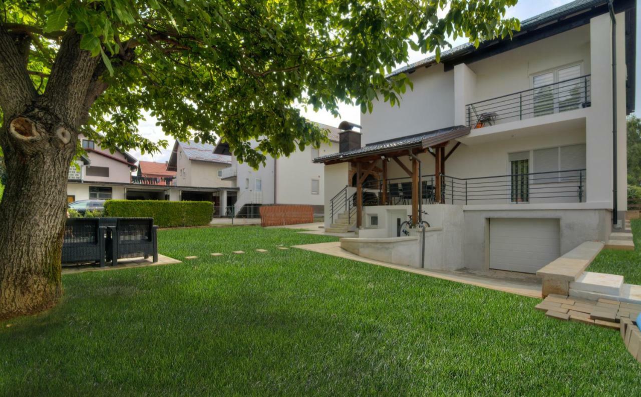 House Smolcic Appartement Otočac Buitenkant foto