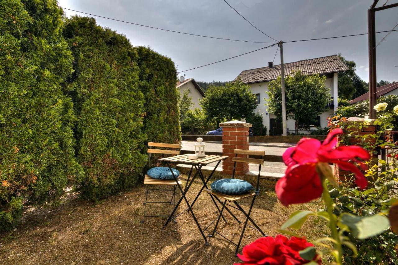 House Smolcic Appartement Otočac Buitenkant foto