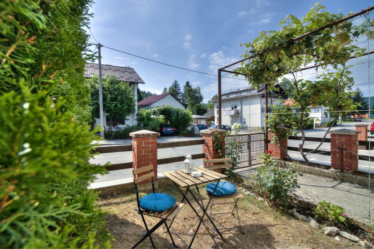 House Smolcic Appartement Otočac Buitenkant foto