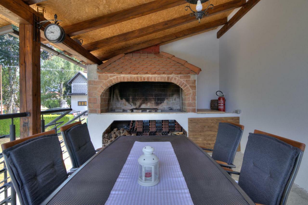 House Smolcic Appartement Otočac Buitenkant foto