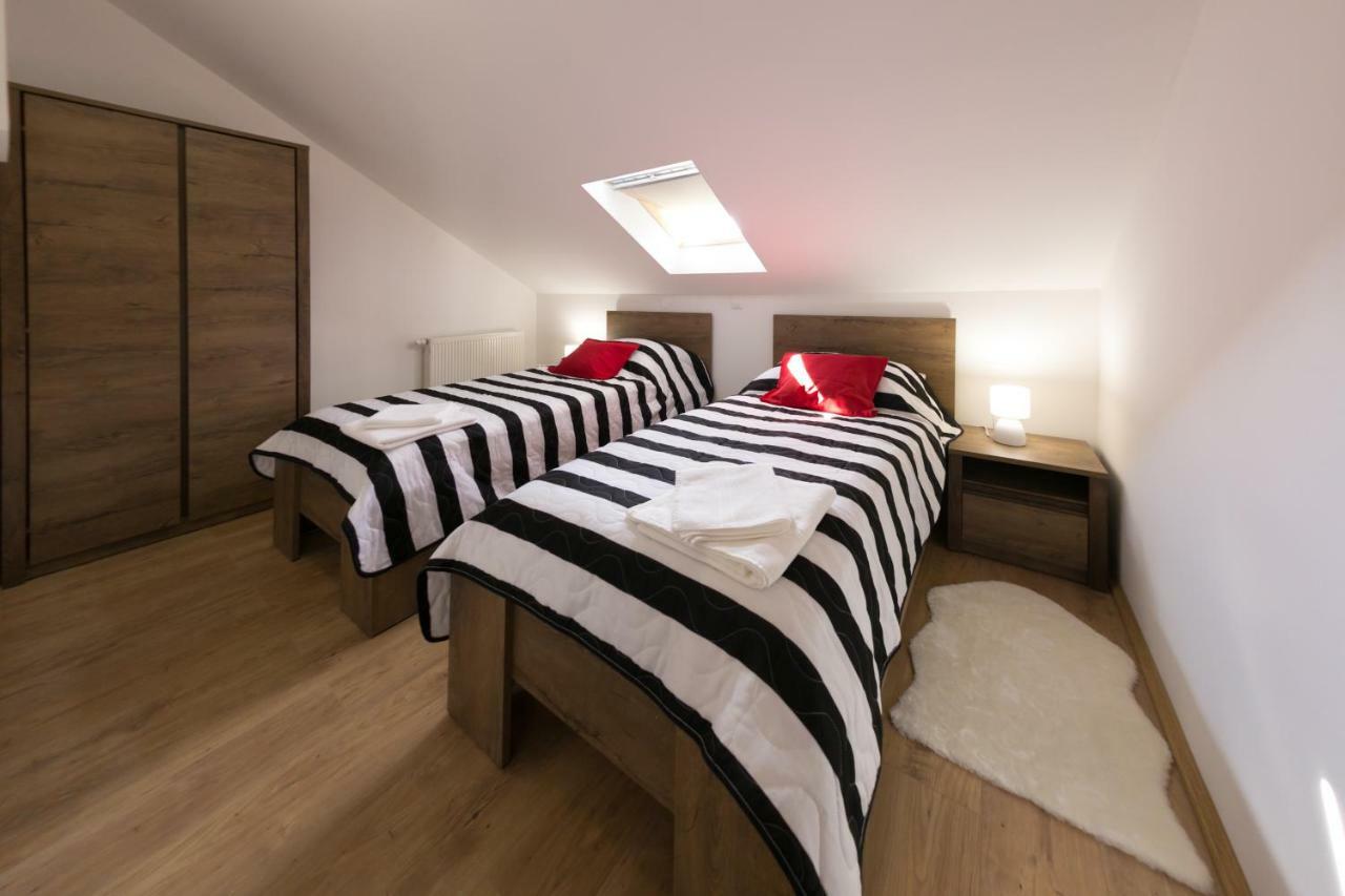 House Smolcic Appartement Otočac Buitenkant foto