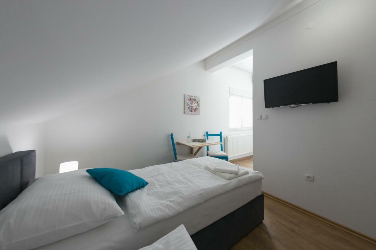 House Smolcic Appartement Otočac Buitenkant foto